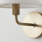 Afbeelding laden in galerijweergave, Diora Wandlamp - Moderne Messingarmatuur met Elegante Kap