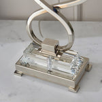 Afbeelding laden in galerijweergave, Talonis dubbele tafellamp – dubbele lampenkappen en metalen voet voor slaapkamer en woonkamer