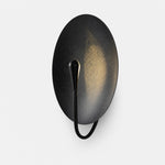 Afbeelding laden in galerijweergave, Black sculptural disc wall sconce