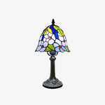 Afbeelding laden in galerijweergave, Virelle Traditionele Tiffany Tafellamp – Kleurrijke Glas-in-lood Koepel Bureaulamp voor Slaapkamer