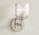 Afbeelding laden in galerijweergave, Bravira geribbelde glazen wandlamp - metalen wandlamp met heldere glazen kap