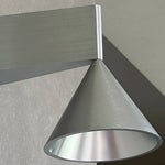 Załaduj obraz do przeglądarki galerii, Metorq Metalowa Lampa Ścienna w Kształcie Stożka - Minimalistyczny Geometryczny Akcent do Przedpokoju