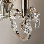 Afbeelding laden in galerijweergave, Talonis Kristal Accent Wandlamp – Gebogen Chroom Armontwerp voor Woon- en Halruimtes