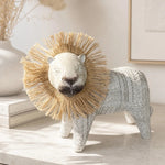 Załaduj obraz do przeglądarki galerii, White resin lion ornament used as tabletop decor
