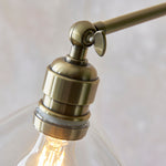 Afbeelding laden in galerijweergave, Clarione Art Deco vloerlamp met heldere glazen kap en metalen voet