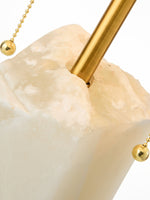 Bild in die Galerieansicht laden, Rohe Alabaster Tischlampe
