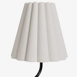 Załaduj obraz do przeglądarki galerii, Ruffmeto Żyrandol z Metalową Ramą i Falowanym Abażurem do Jadalni, Przedpokoju i Salonu