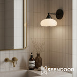 Bild in der Galerieansicht laden, Geryon Vintage Industrielle Milchweiße Glas-Wandleuchte