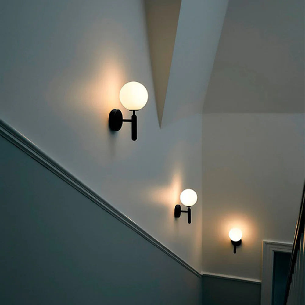 Lampada da parete in metallo moderno Milky Glow