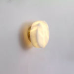 Bild in die Galerieansicht laden, Zylindrische Alabaster Wandleuchte
