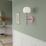 Cargar imagen en el visor de la galería, Lámpara de pared Savara moderna con base curva – Pantalla de tela suave y difusa para pasillos y salas de estar