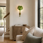 Afbeelding laden in galerijweergave, Decorative leaf wall sconce in a garden setting