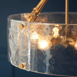 Afbeelding laden in galerijweergave, Panellux Decoratieve Hanglamp - Met de Hand Gemaakte Gebogen Glaspanelen met Geborstelde Messing Afwerking voor Foyer