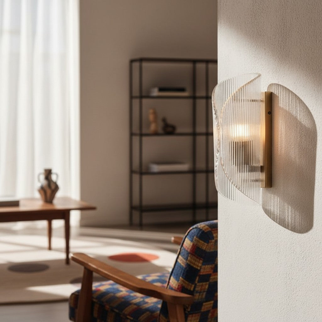 Lámpara de pared de vidrio cilíndrico Velora – Aplique de pared de latón refinado para entrada o junto a la cama