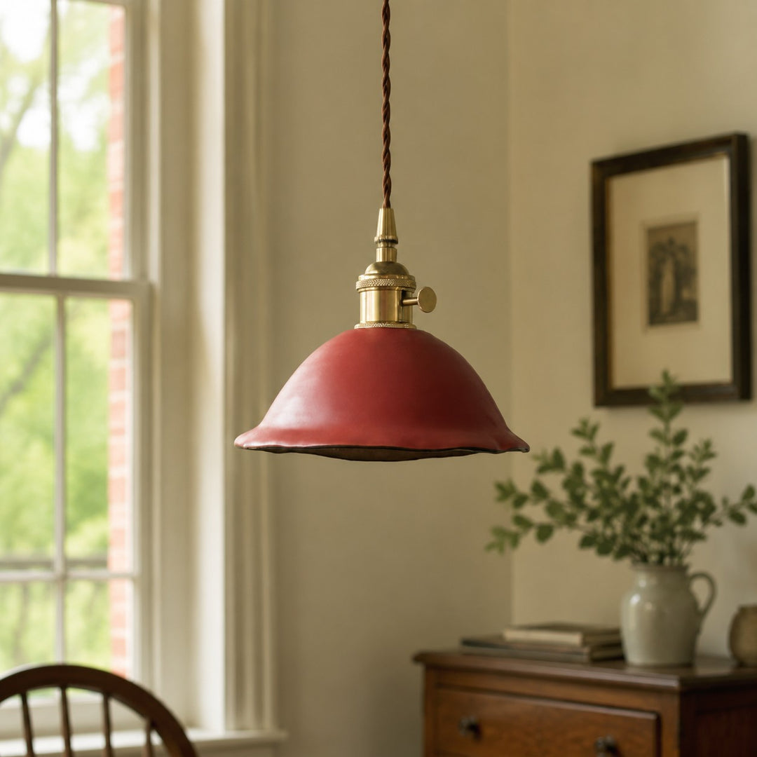 Vintage keramische hanglamp met dubbele glazuurlaag en messing fittingen