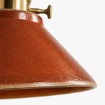 Bild in die Galerieansicht laden, Russet glaze texture and pale ceramic rim detail