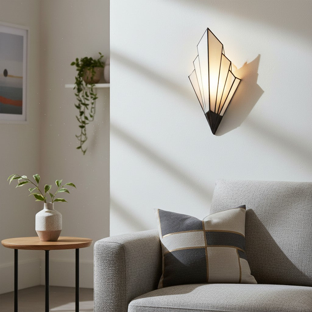 Kelsar Wandlamp met met de hand geslepen glas en elegant art deco ontwerp voor binnenaccentverlichting