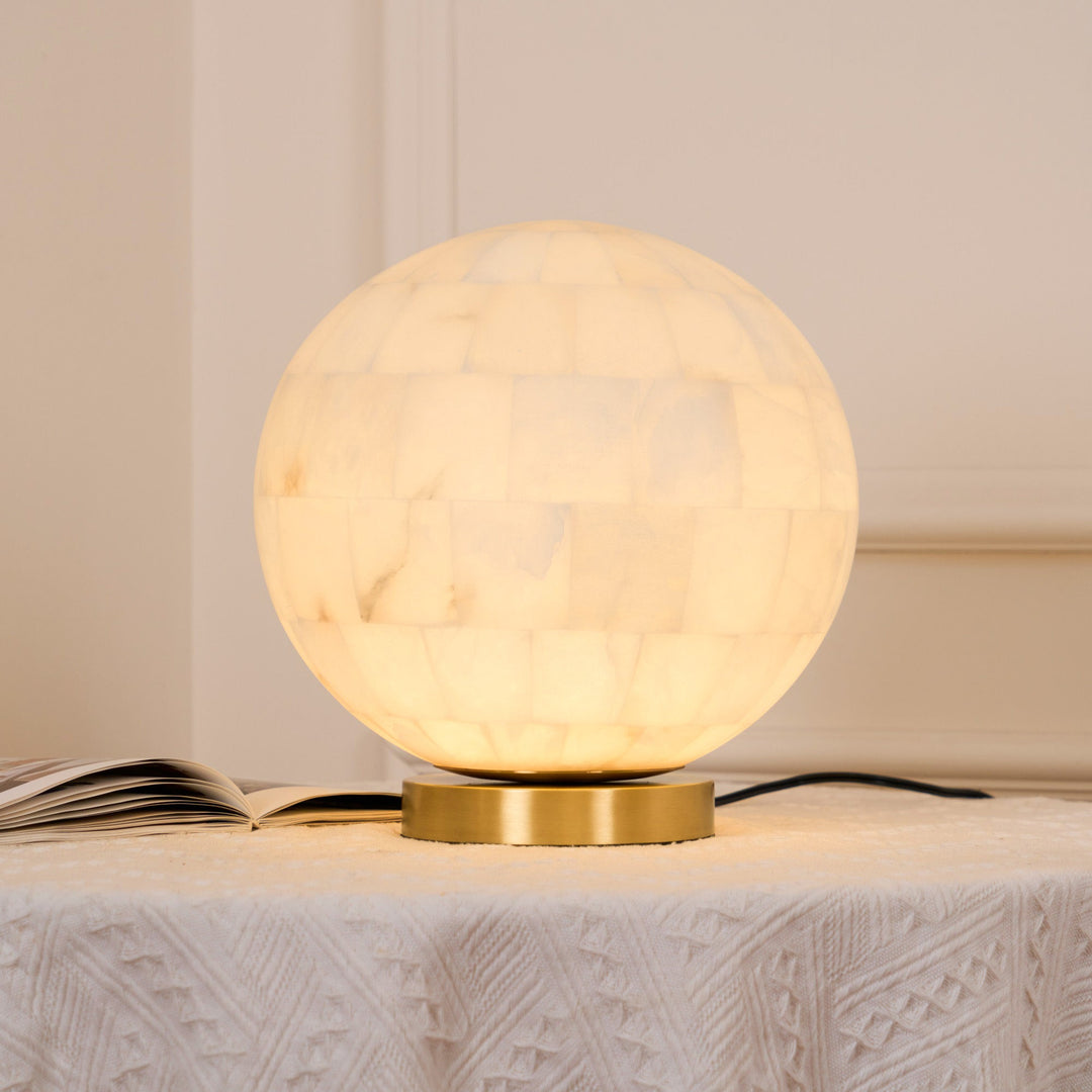 Lampada da tavolo a sfera in alabastro