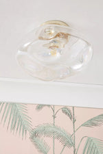 Afbeelding laden in galerijweergave, Lightail Opbouw Plafondlamp - Iriserend Glas met Messing Basis
