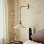 Afbeelding laden in galerijweergave, Cerelle Geplooide Keramische Wandlamp – Sculpturaal Geribbeld Ontwerp Kandelaar voor Slaapkamer of Gang N30