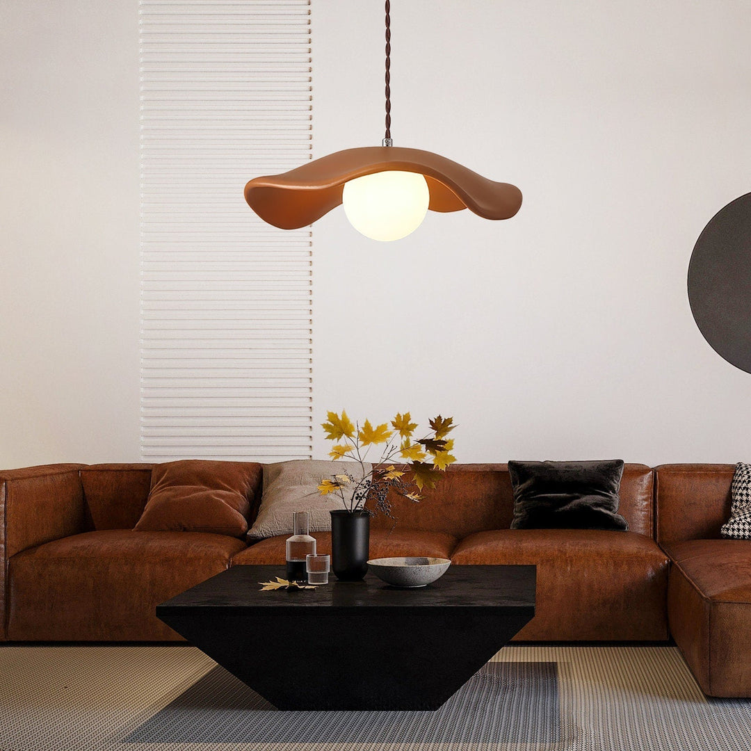 Lampada a sospensione minimalista Yumi in resina scultorea elegante