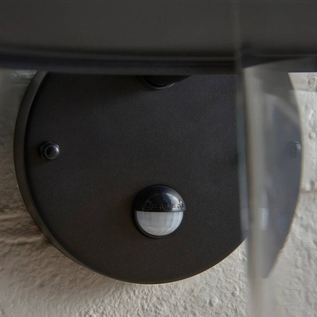 Trevanta Boogvormige Arm Ontwerp Wandlamp - Zwart Geschilderde Sensor Lantaarnstijl voor Kleine Ruimtes