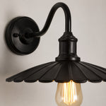 Bild in die Galerieansicht laden, Black wall sconce shade and arm detail