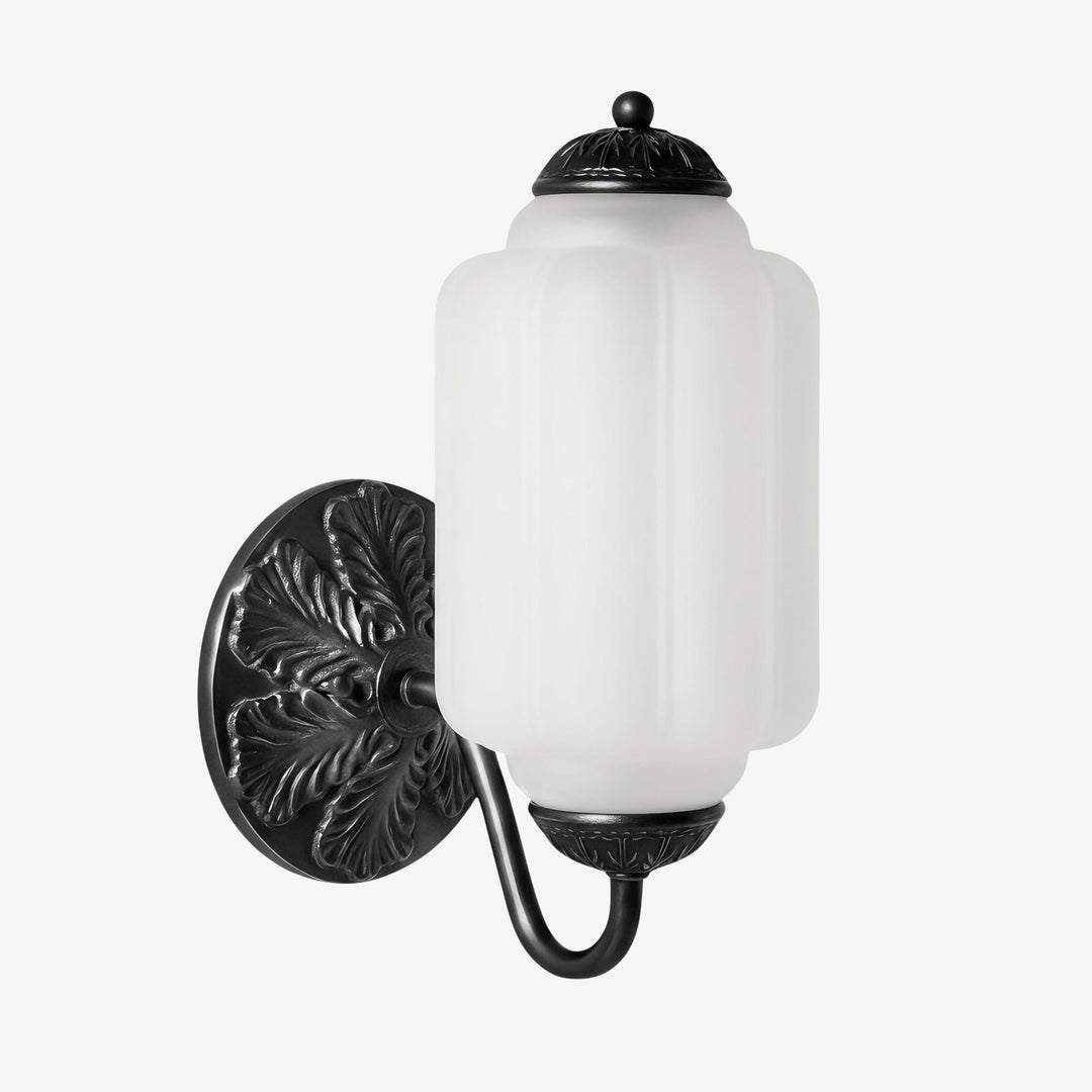 Eloise Messing Wandleuchte – Elegante Milchglas Vintage Beleuchtung