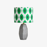 Cargar imagen en el visor de la Galería, Lámpara de Mesa Escultural de Cerámica Arivane – Luz de Mesa con Pantalla Decorativa de Tela para Mesas Auxiliares