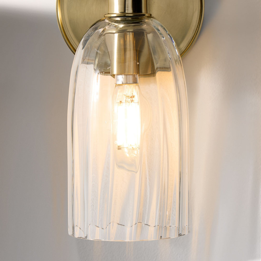 Applique murale globe minimaliste Vega Glass Éclat doux diffusé Disponible en une ou deux lumières