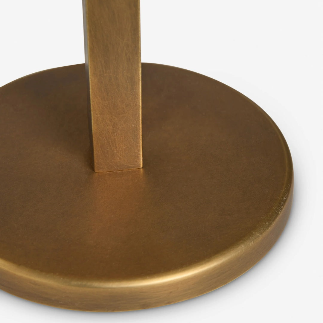 Aurecyl Tafellamp — Slanke taps toelopende metalen tafellamp met vintage afwerking voor de woonkamer