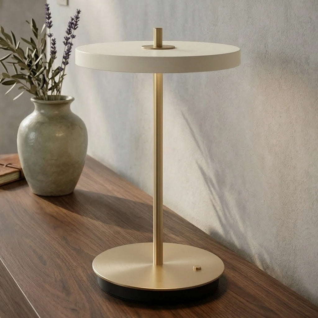 Lámpara de Mesa Metálica Minimalista Moderna Astris Iluminación LED Suave para Sala y Oficina