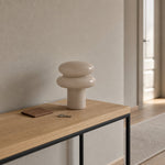 Cargar imagen en el visor de la Galería, Lámpara de Mesa Orra Geométrica Diseño Moderno para Mesita de Noche y Sala
