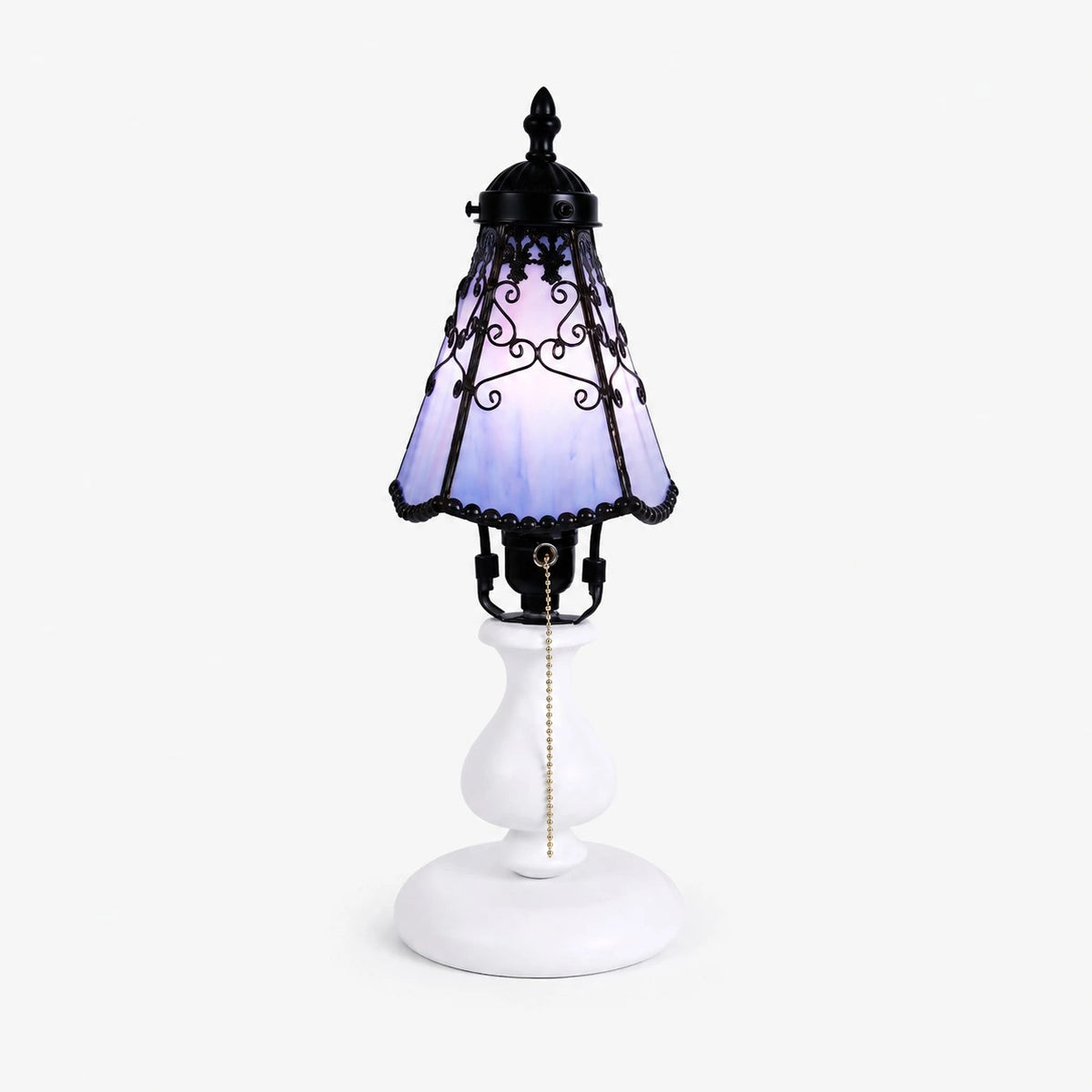 Tiffany-style stained glass table lamp