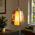 Afbeelding laden in galerijweergave, Vintage hanglamp van rozenkleurig glas-in-lood
