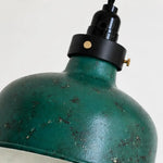Carica l'immagine nella visualizzazione Galleria, Close view of distressed metal shade