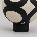 Afbeelding laden in galerijweergave, round ceramic body and black base detail