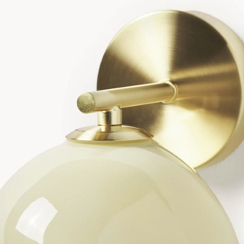 Orra Opalowa Szklana Lampa Ścienna - Elegancki Kula i Metalowy Kinkiet do Salonu i Sypialni