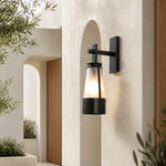 Cargar imagen en el visor de la Galería, Vintage black outdoor wall lantern in a covered exterior setting 3
