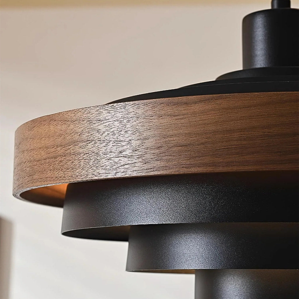Layervelle eigentijdse gelaagde hanglamp – Sculpturale houten en metalen hanglamp voor woonruimtes
