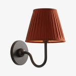 Afbeelding laden in galerijweergave, Luvora vintage geplooide kap wandlamp - moderne messing linnen wandverlichting
