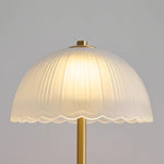 Bild in die Galerieansicht laden, Kleine Schirm-Tischlampe