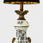 Afbeelding laden in galerijweergave, Blue porcelain motif body and carved brass tone detail