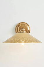 Afbeelding laden in galerijweergave, Auriglow moderne wandlamp – messing geperforeerde lamp voor slaapkamer of gang

