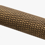Afbeelding laden in galerijweergave, Close view of textured brass grip pattern