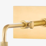 Bild in die Galerieansicht laden, Aurix Minimalistische Eisen-Wandlampe – Elegante wandmontierte Beleuchtung zur Aufwertung jeder Innenraumkunst