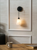 Bild in die Galerieansicht laden, Droplet Alabaster Wandleuchte
