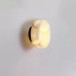 Bild in die Galerieansicht laden, Zylindrische Alabaster Wandleuchte