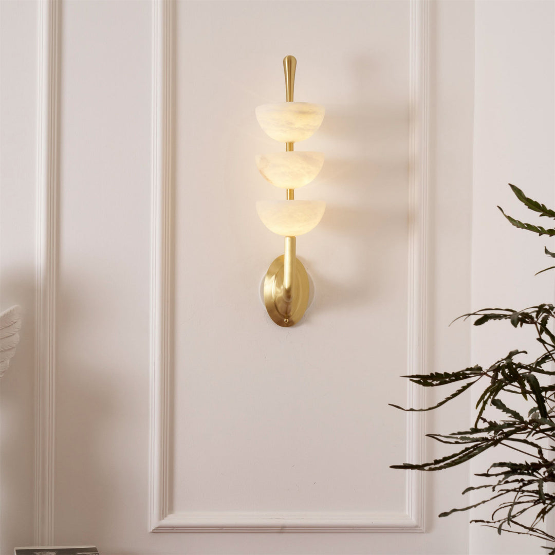 Lampe murale triple en albâtre