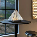 Bild in die Galerieansicht laden, Fragment Tischlampe